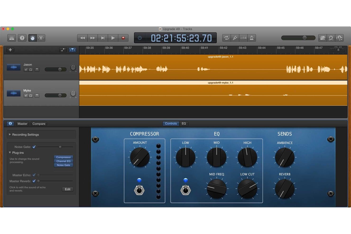 GarageBands spårvy visar två ljudspår för en podd med kontroller för kompressor, EQ och sändningar.