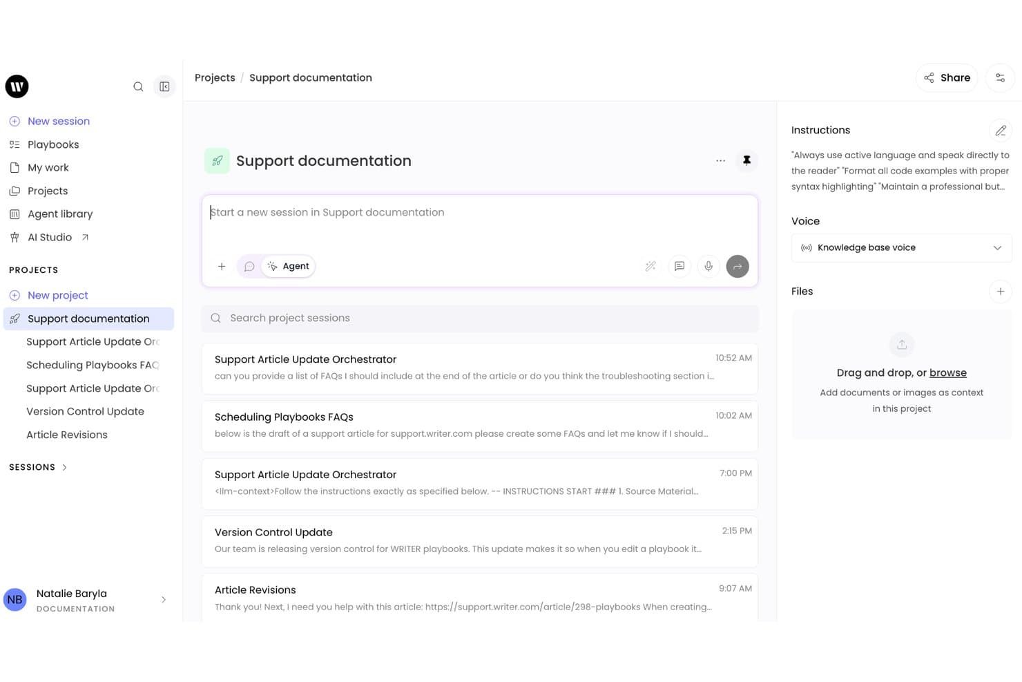 Writer:s AI-skrivassistent som visar projektet Supportdokumentation med flera sessioner och en instruktionspanel.