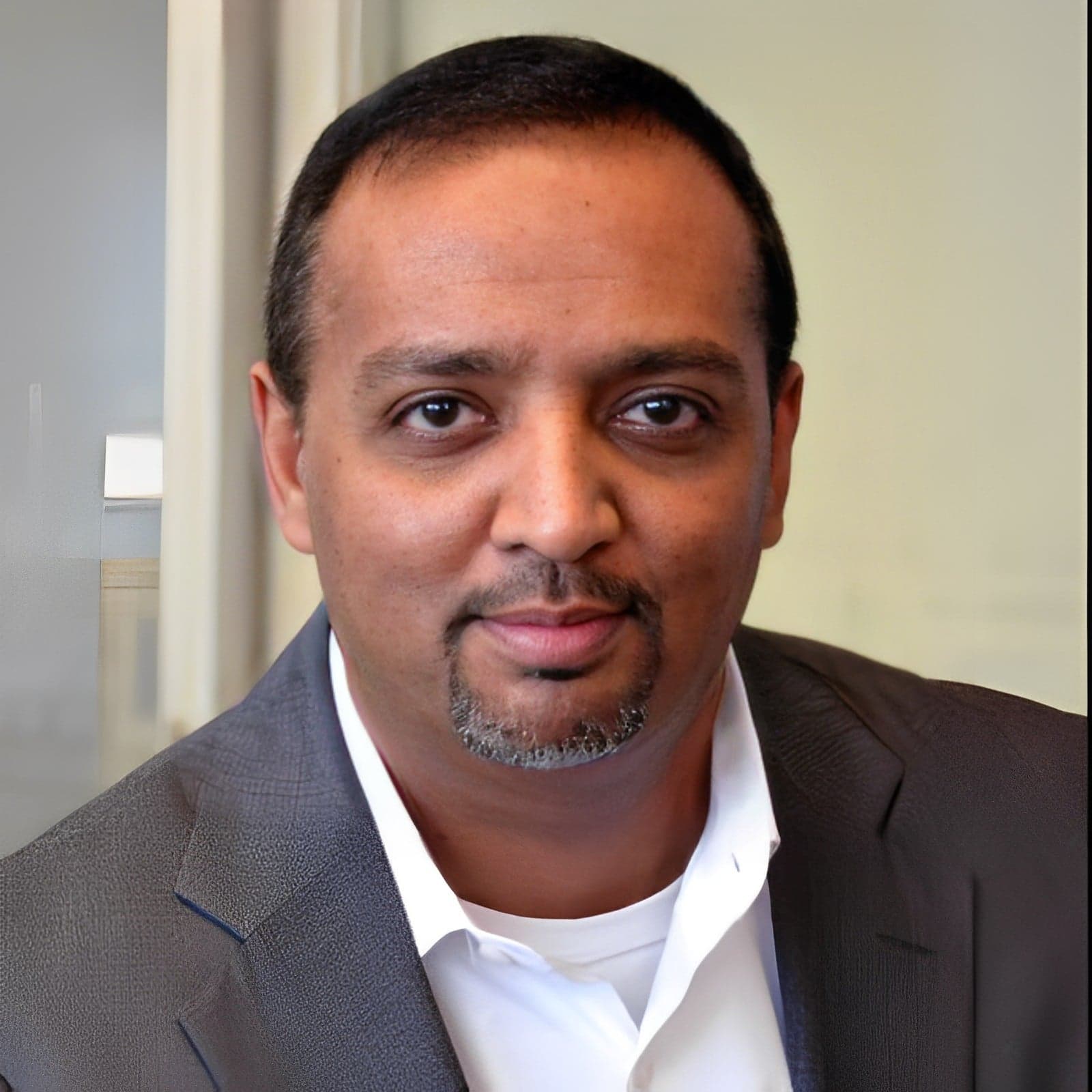 monu kalsi headshot