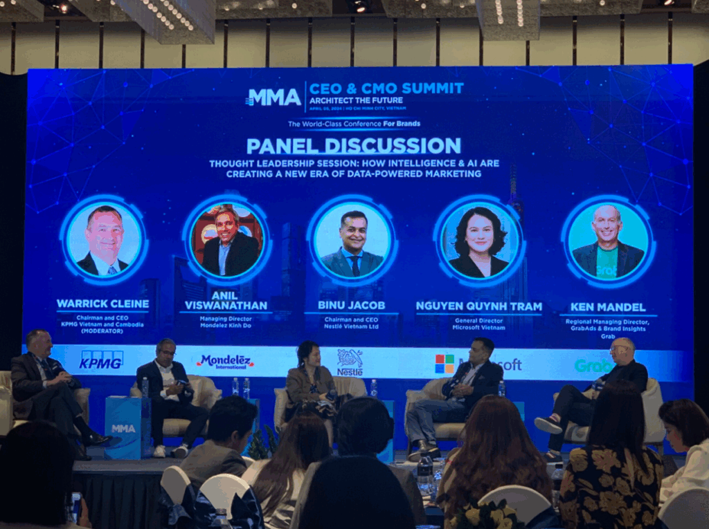 An image of the attendees and panelists at the MMA CEO & CMO Summit: Architect the Future