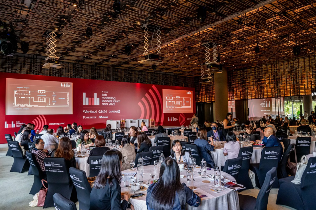 Atendees networking at the B2B Marketing Leaders Forum