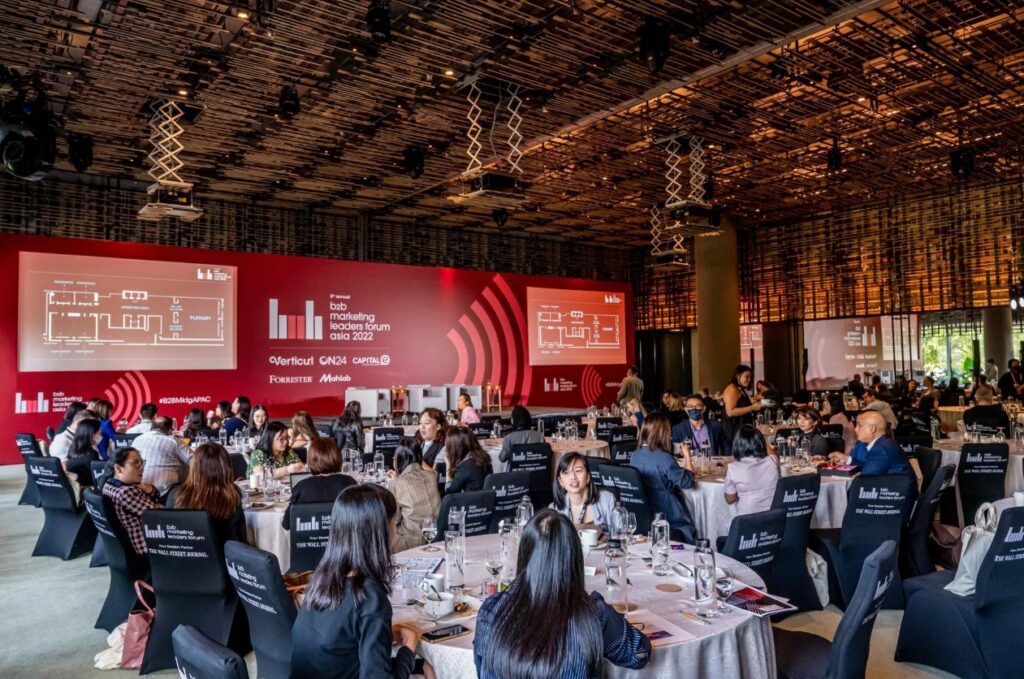 A photo of the attendees network and dine during the B2B Marketing Leaders Forum Asia 2022