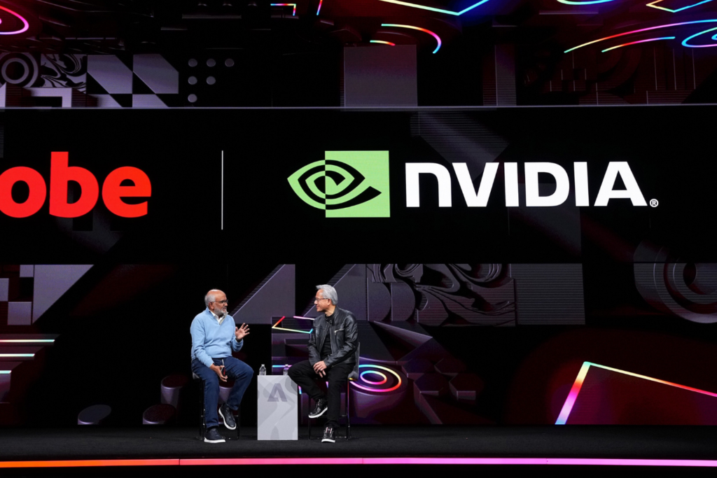 Shantanu Narayen e Jensen Huang sul palco dell'Adobe Summit 2025